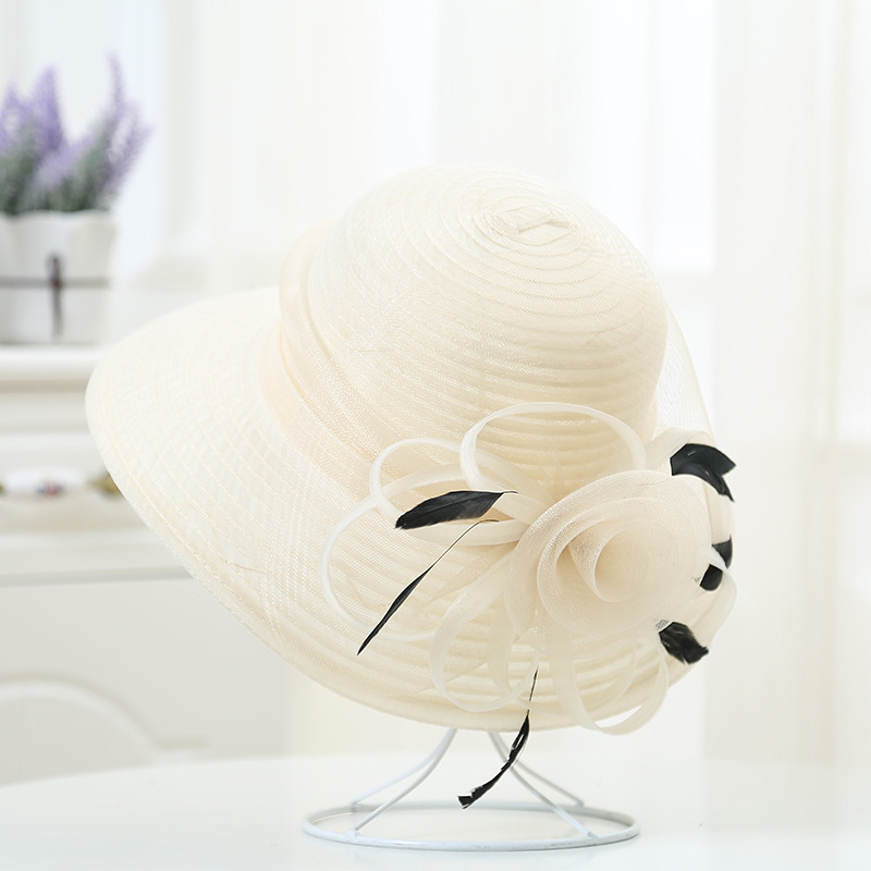 Hat Floppy Wide - 女性のための広い絹のような夏の帽子,大きなサテンの花,羽のある羽,ビーチキャップ,教会の結婚式の贈り物