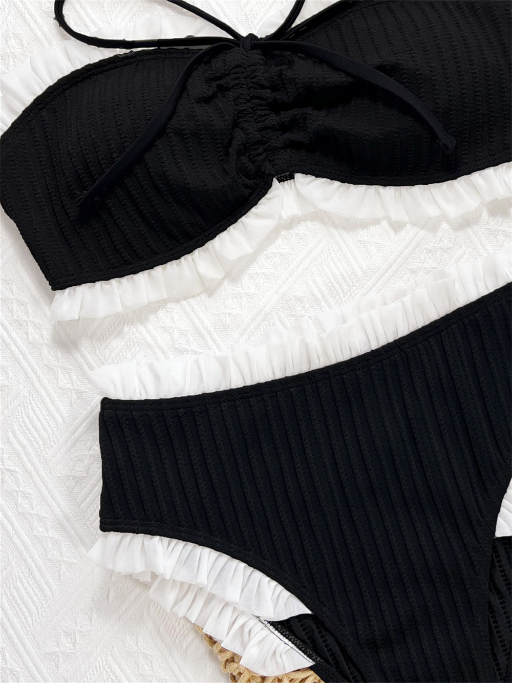 セクシーな黒のバンドゥ水着、白いリブ編みの縁取り付きハイウエ - Swimsuit Bikini Ruched のレビューと価格