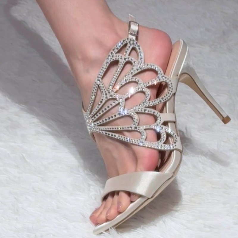 2026年新作：透かし彫りバタフライラインストーンスティレッ - Sandal Strappy Heeled のレビューと価格